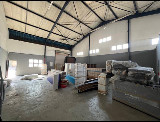 190M² WAREHOUSE TO LET IN LASER PARK